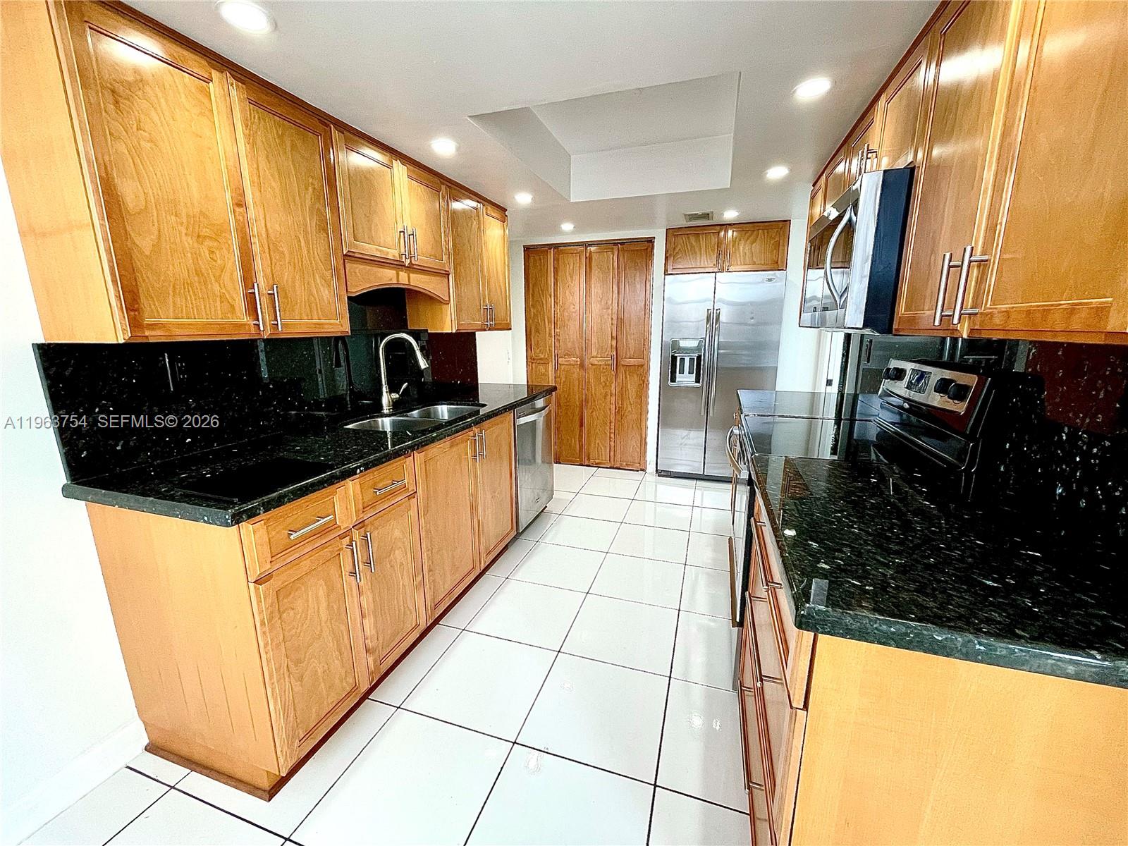 OXFORD TOWERS CONDO - Residential Lease