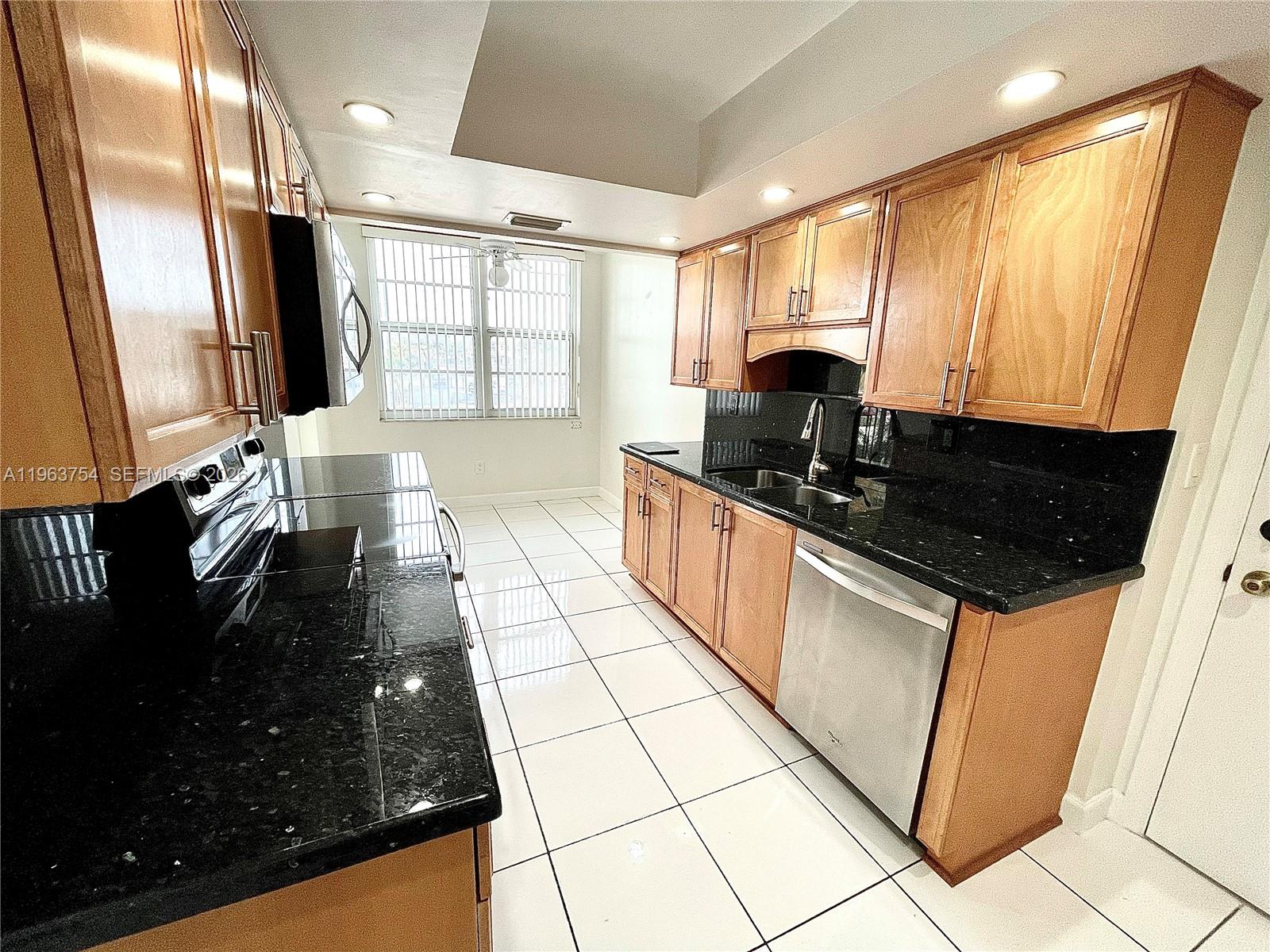 OXFORD TOWERS CONDO - Residential Lease