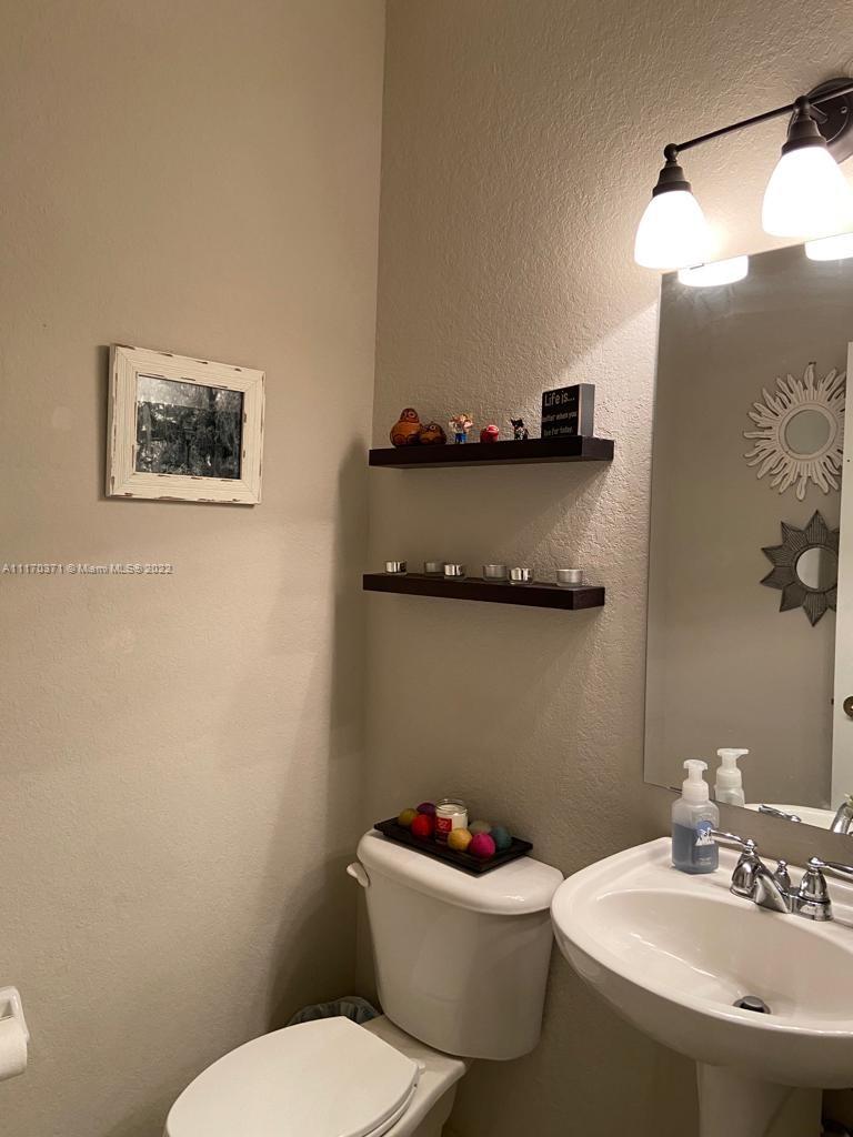 KENDALL BREEZE SOUTH - Residential Lease