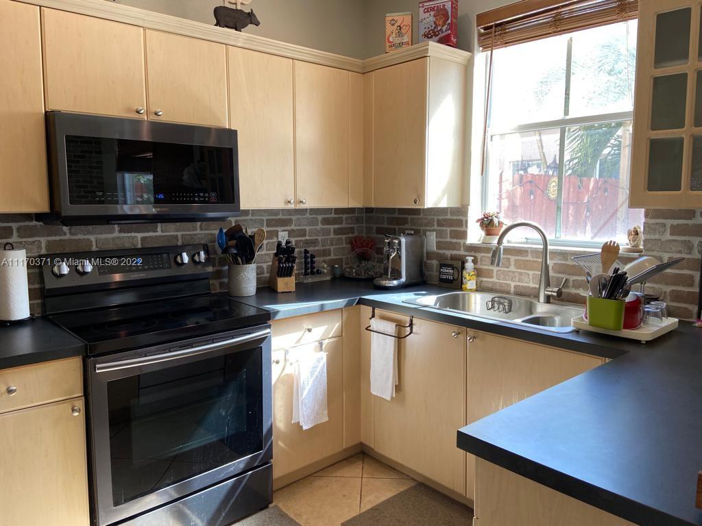 KENDALL BREEZE SOUTH - Residential Lease