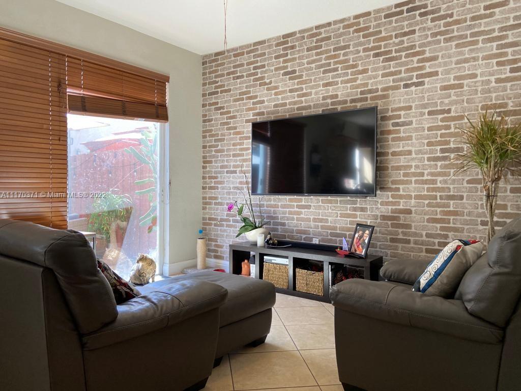 KENDALL BREEZE SOUTH - Residential Lease