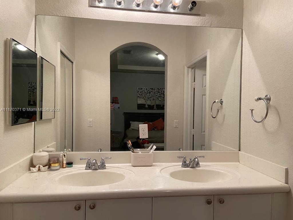 KENDALL BREEZE SOUTH - Residential Lease