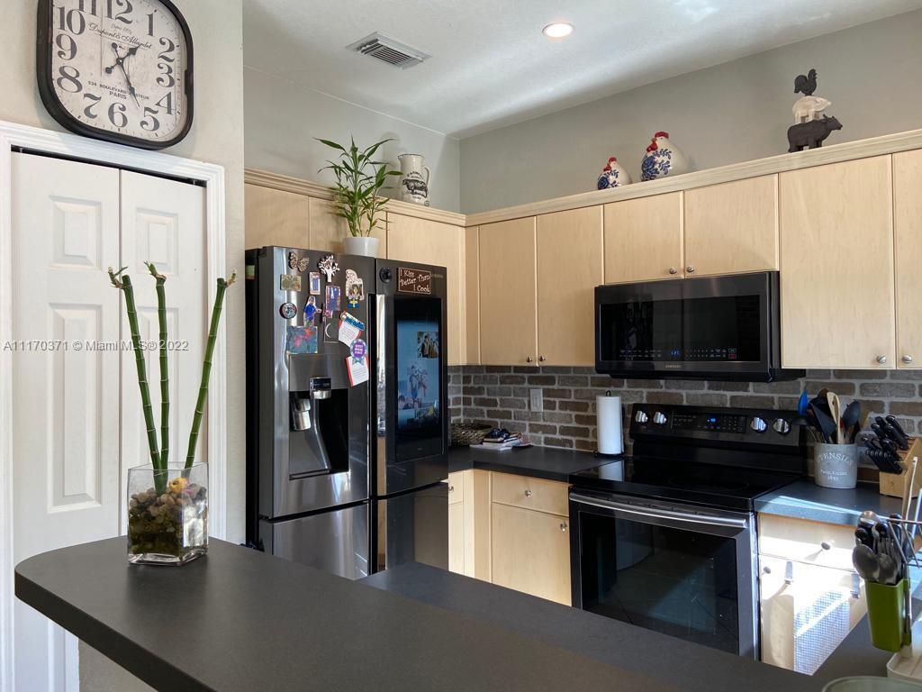 KENDALL BREEZE SOUTH - Residential Lease