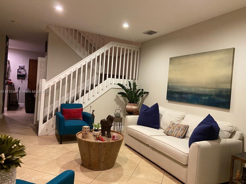 KENDALL BREEZE SOUTH - Residential Lease