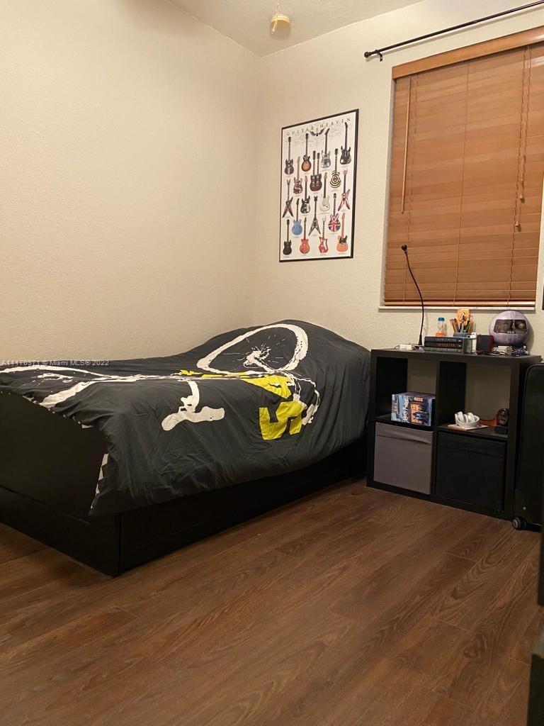 KENDALL BREEZE SOUTH - Residential Lease
