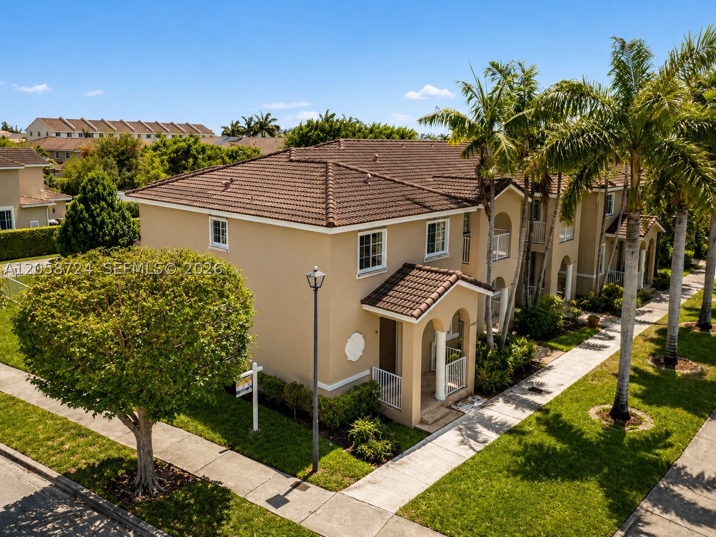 MANDARIN LAKES - Residential