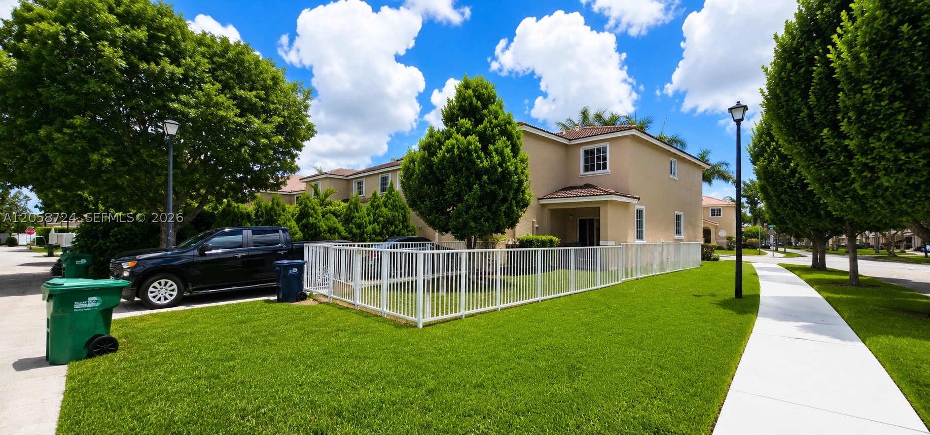 MANDARIN LAKES - Residential