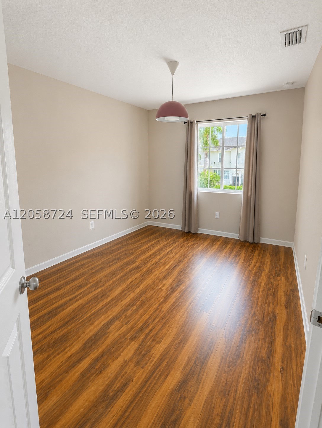 MANDARIN LAKES - Residential