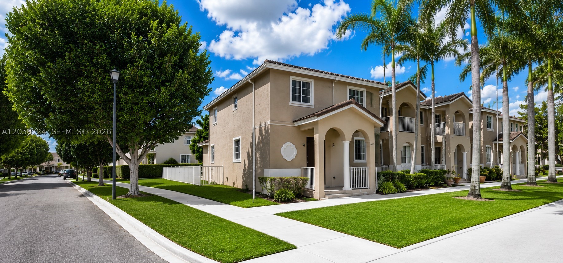MANDARIN LAKES - Residential