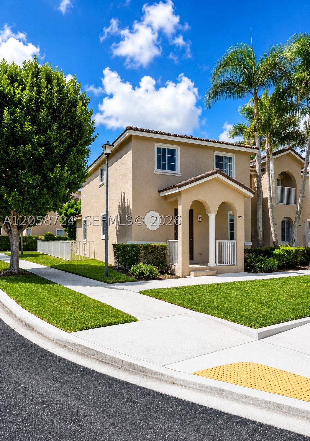 MANDARIN LAKES - Residential
