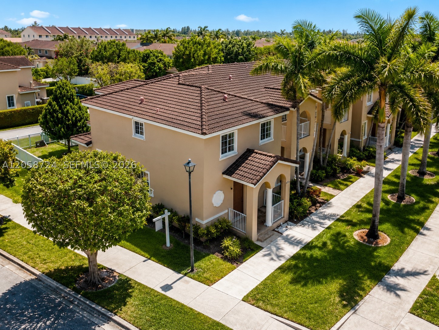 MANDARIN LAKES - Residential