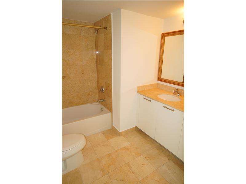 1800 CLUB CONDO - Residential Lease