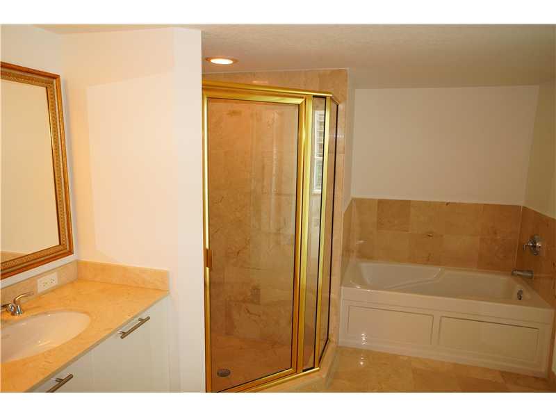 1800 CLUB CONDO - Residential Lease