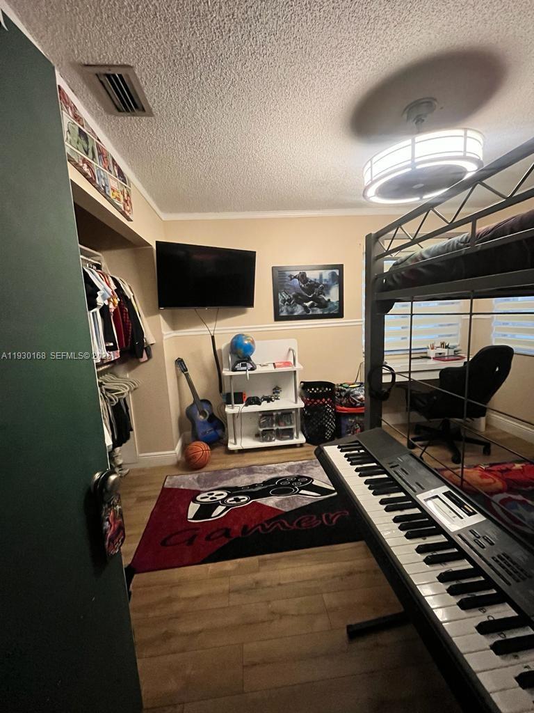 PEMBROKE LAKES SOUTH - Residential Lease