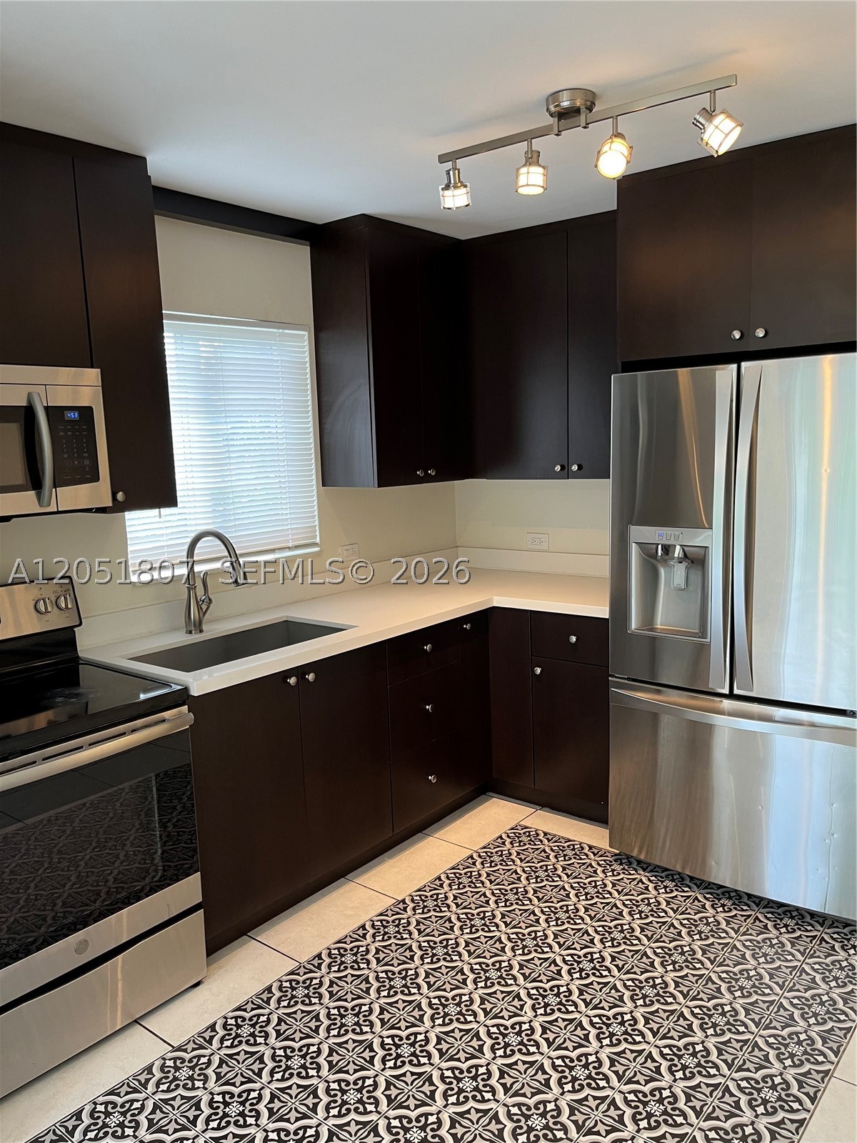RIDGEVIEW SUB - Residential Lease