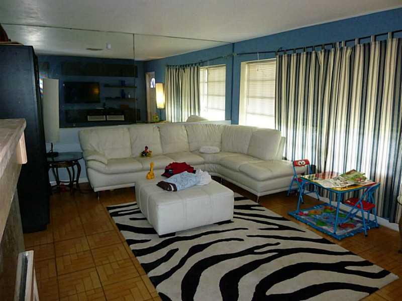 NORTH HOLLYWOOD 4-1 B - Residential