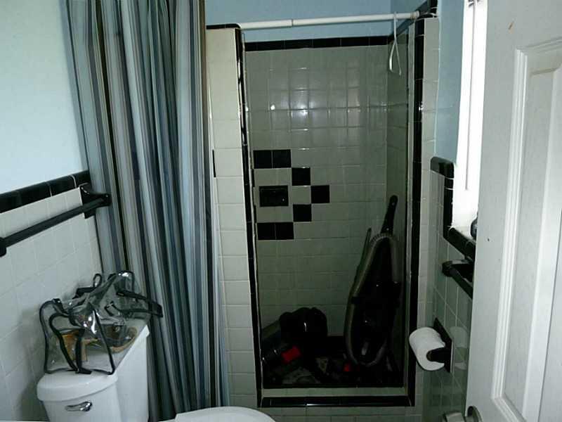 NORTH HOLLYWOOD 4-1 B - Residential