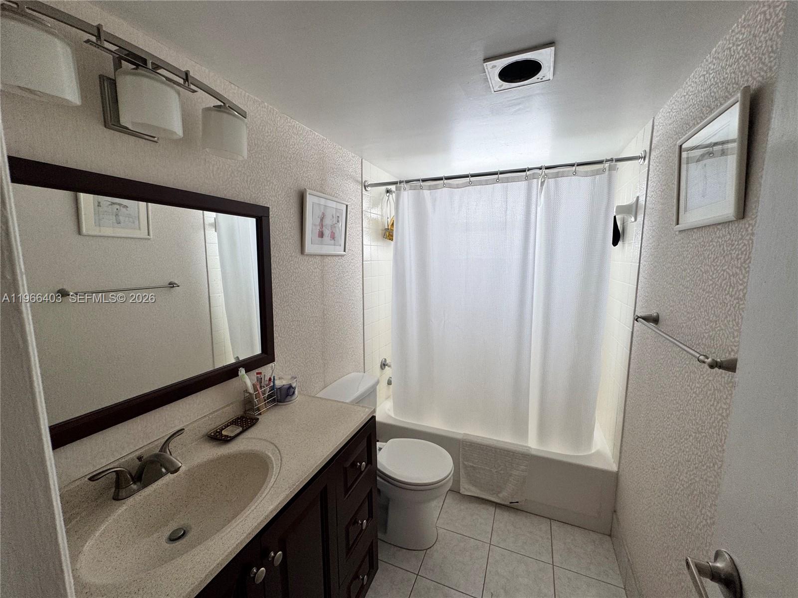 THREE HORIZONS NORTH COND - Residential