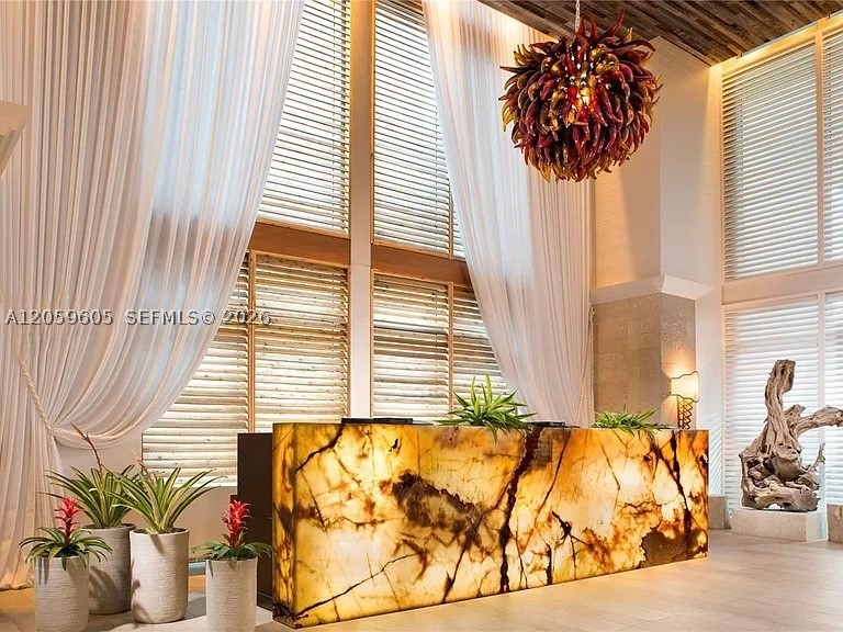 SOLE CONDO - Residential