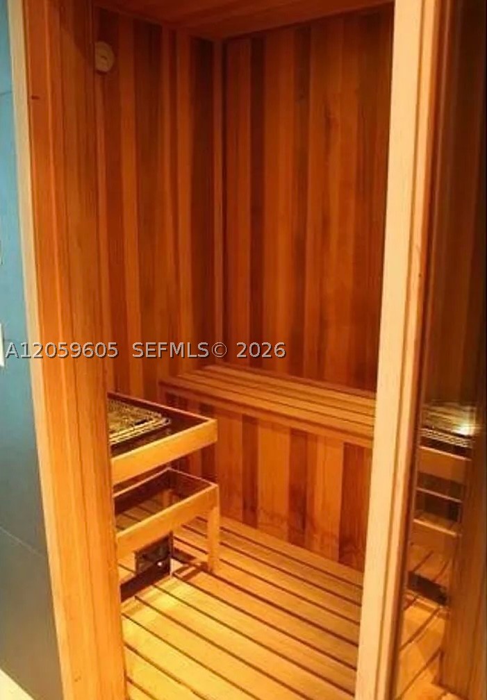 SOLE CONDO - Residential