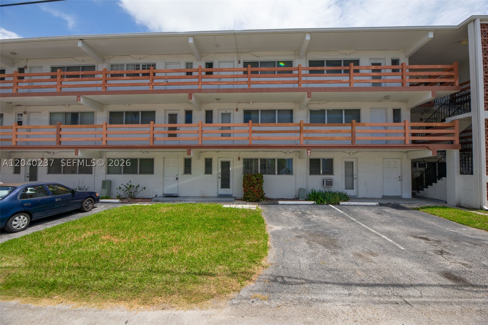 FLORIDIAN ARMS CONDO - Residential