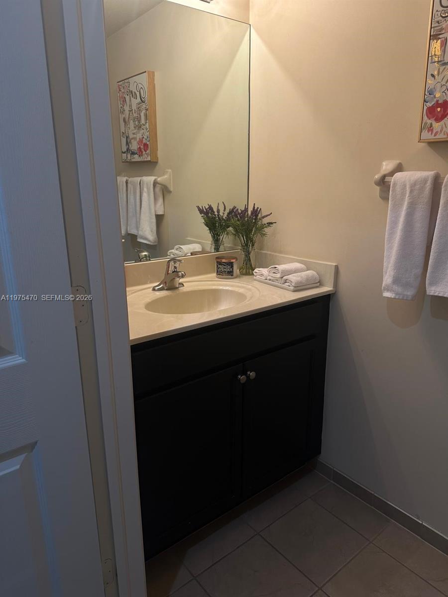 KENDALL COMMONS TOWNHOMES - Residential