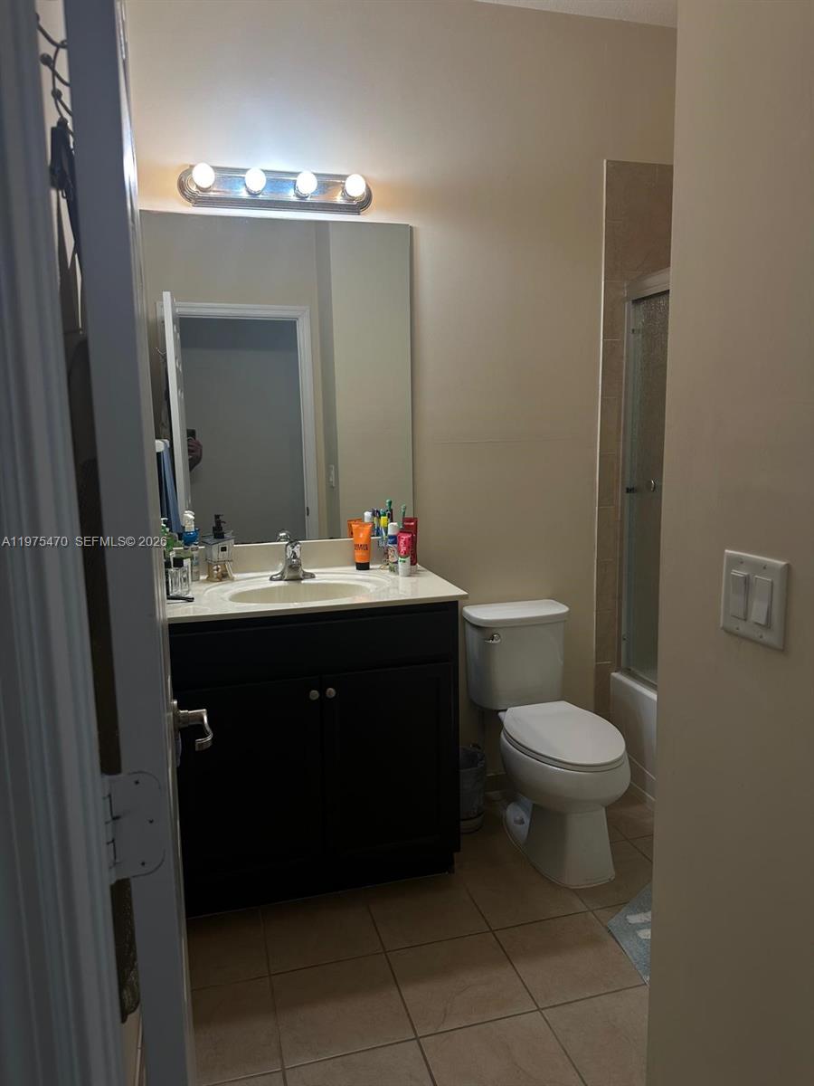 KENDALL COMMONS TOWNHOMES - Residential