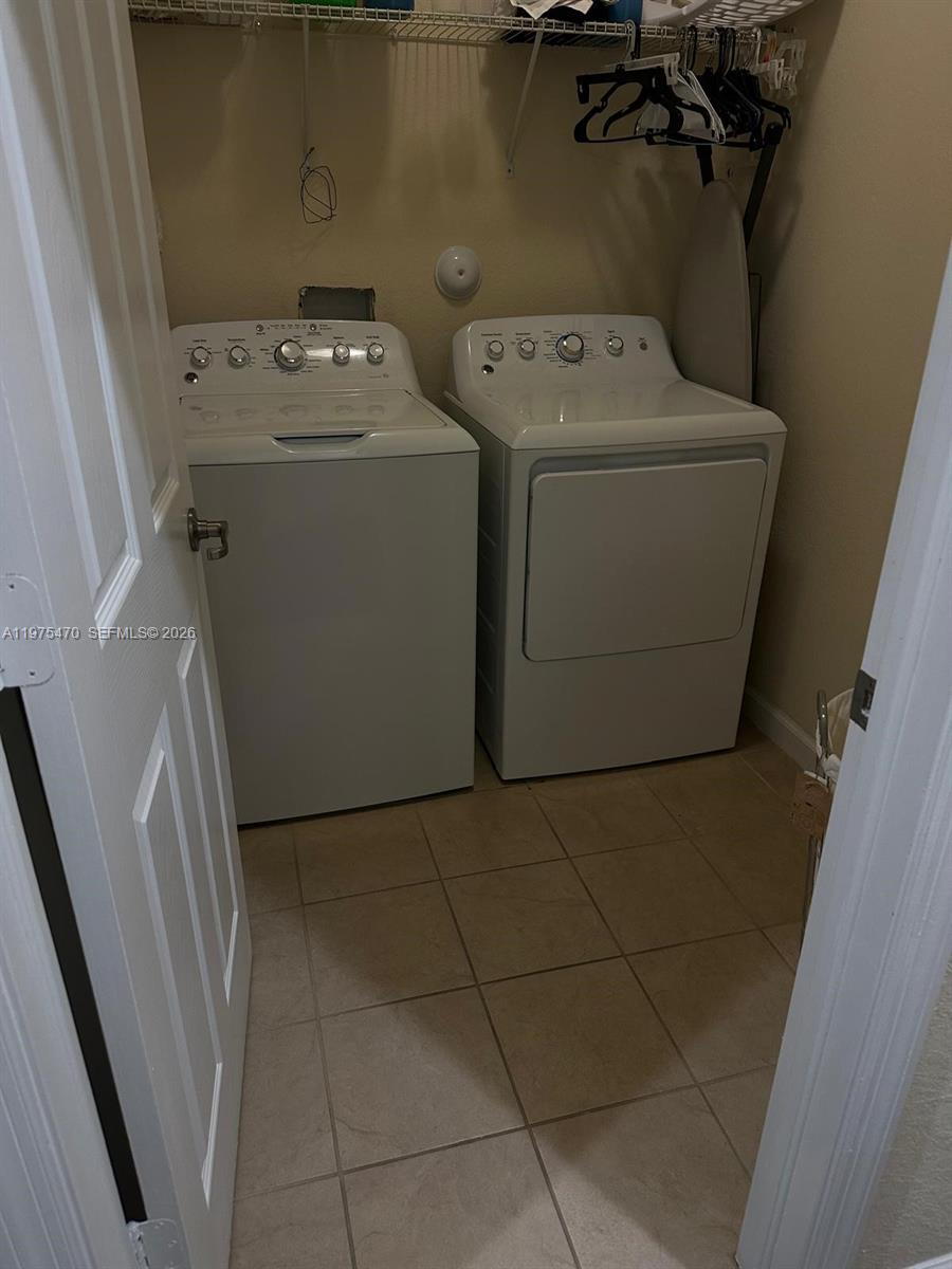 KENDALL COMMONS TOWNHOMES - Residential