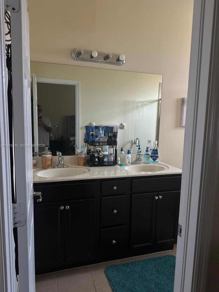 KENDALL COMMONS TOWNHOMES - Residential