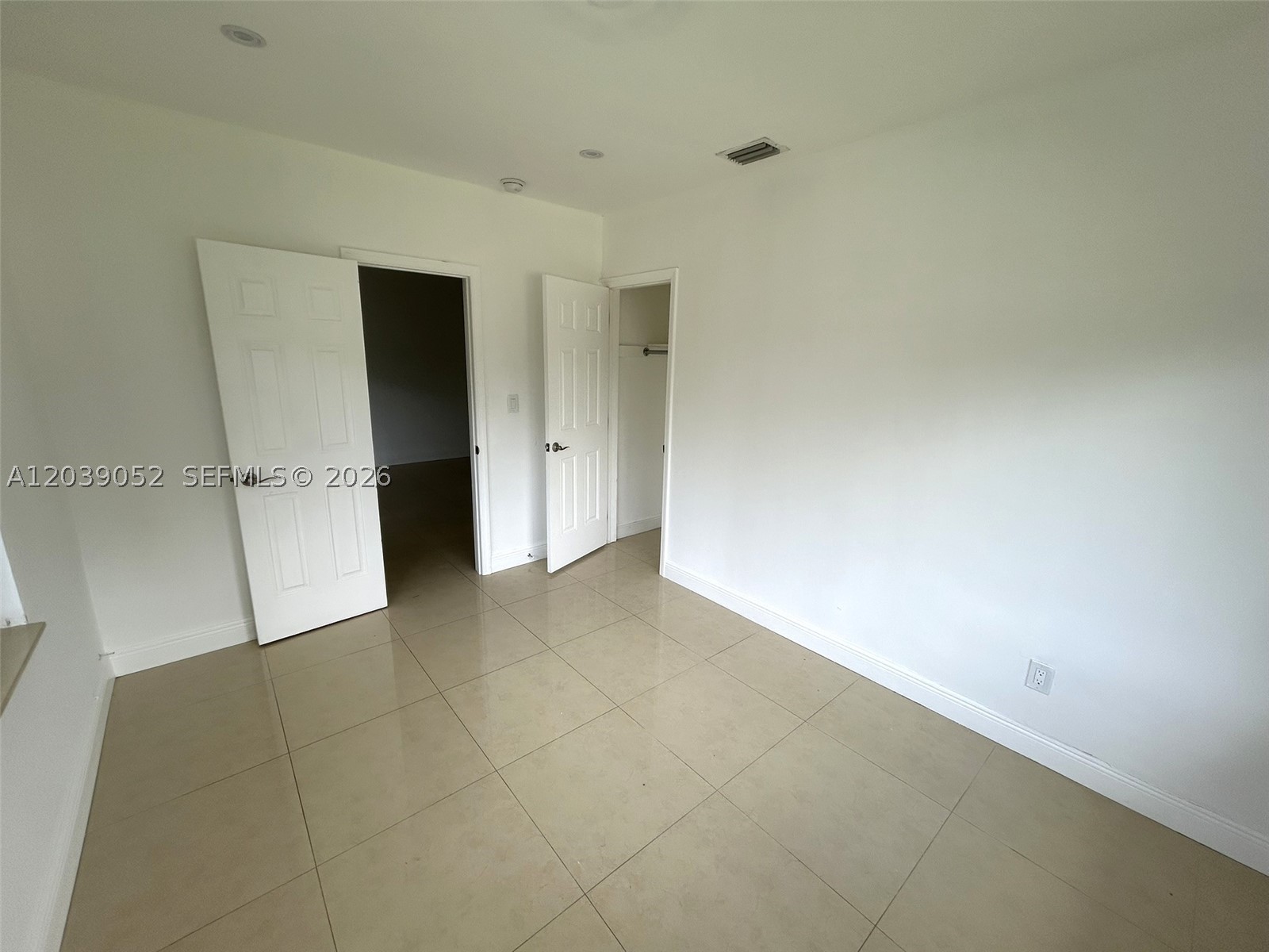 VISTA BISCAYNE - Residential Lease