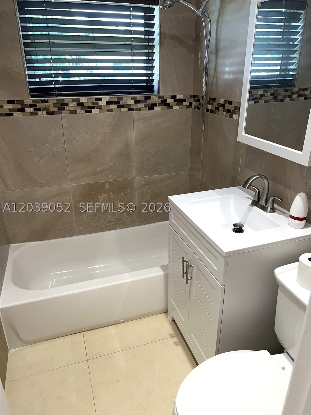 VISTA BISCAYNE - Residential Lease