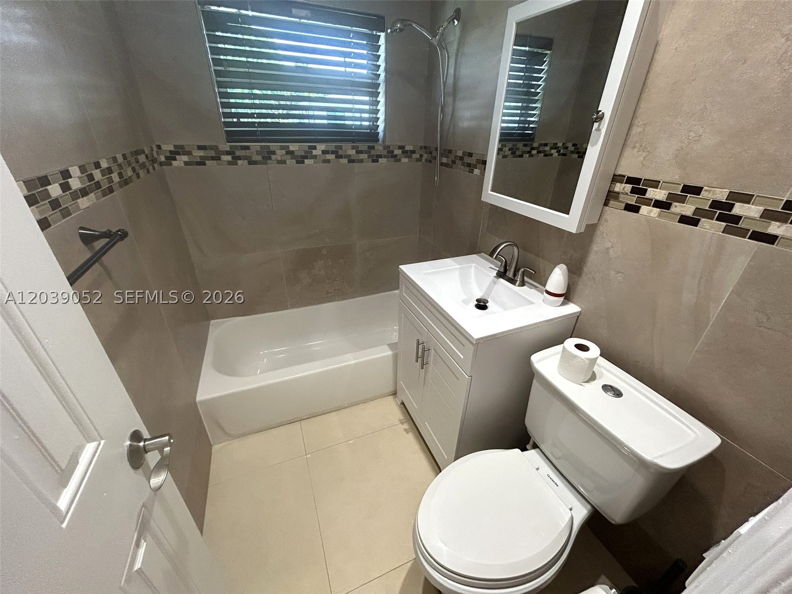 VISTA BISCAYNE - Residential Lease