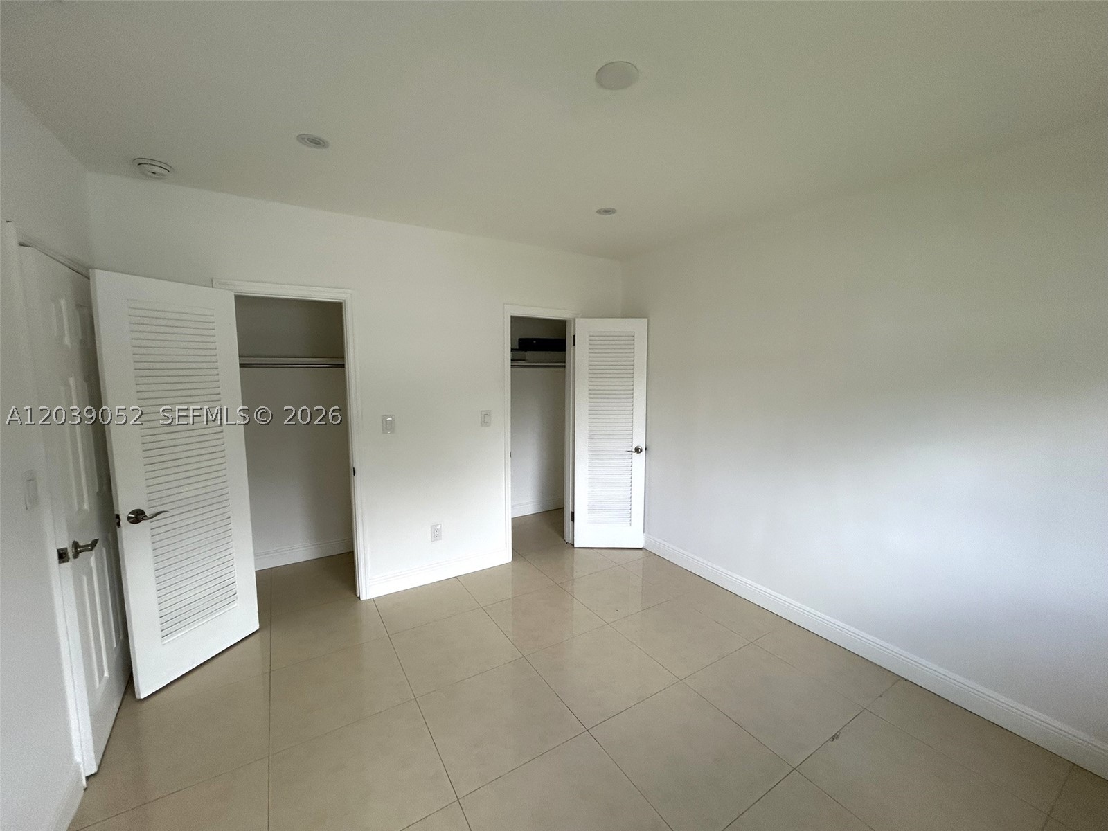 VISTA BISCAYNE - Residential Lease