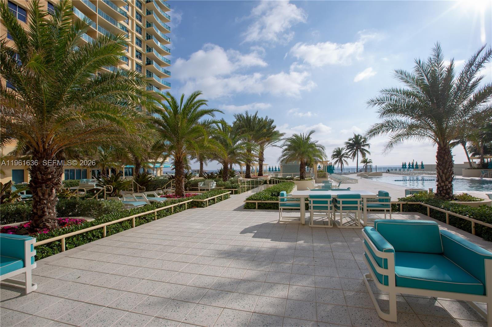 WAVE CONDO - Residential