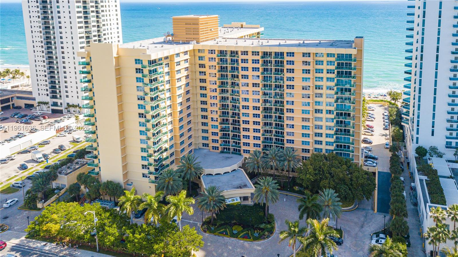 WAVE CONDO - Residential