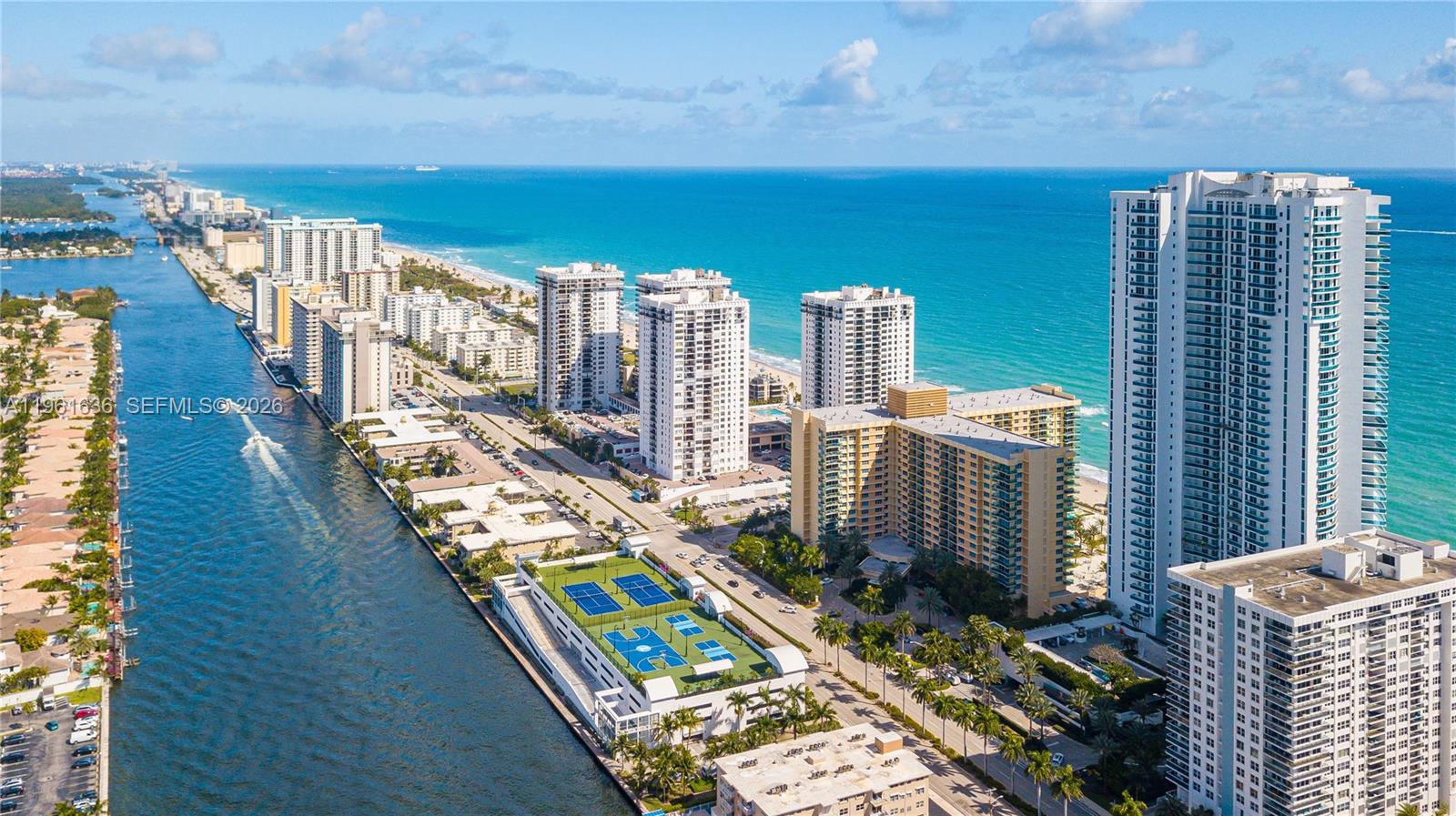 WAVE CONDO - Residential