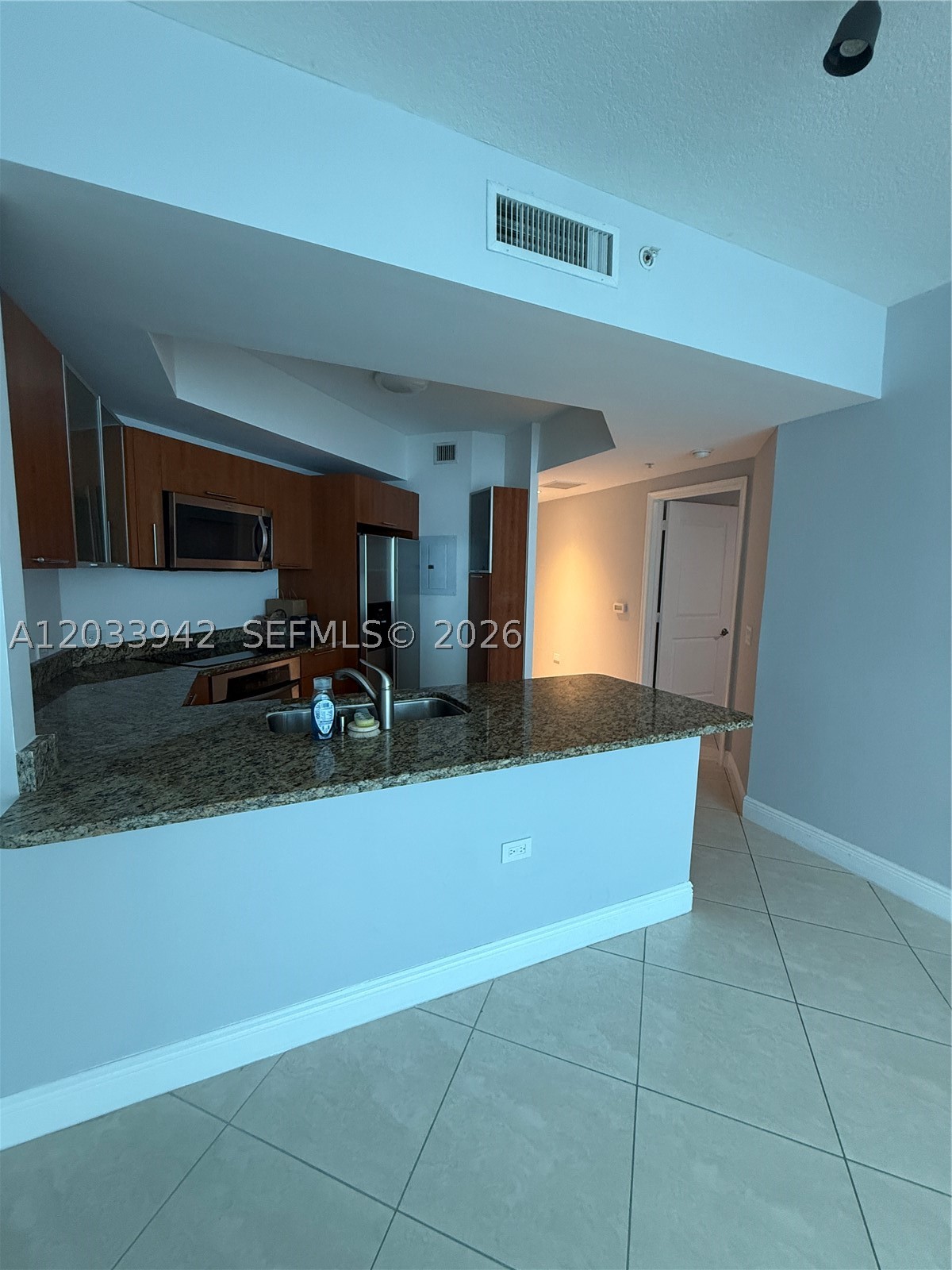 PLATINUM CONDO - Residential Lease