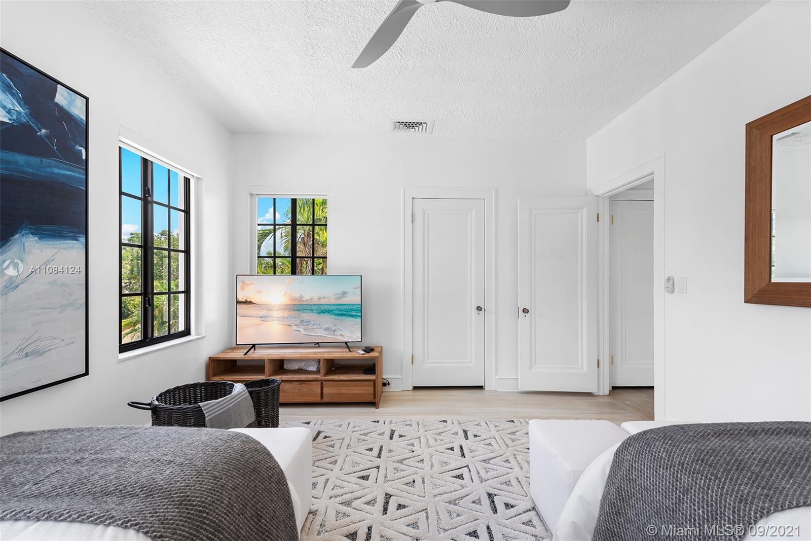 CORAL GABLES BISC BAY SEC - Residential