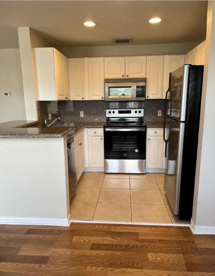 BREAKWATER VILLAS CONDO - Residential Lease