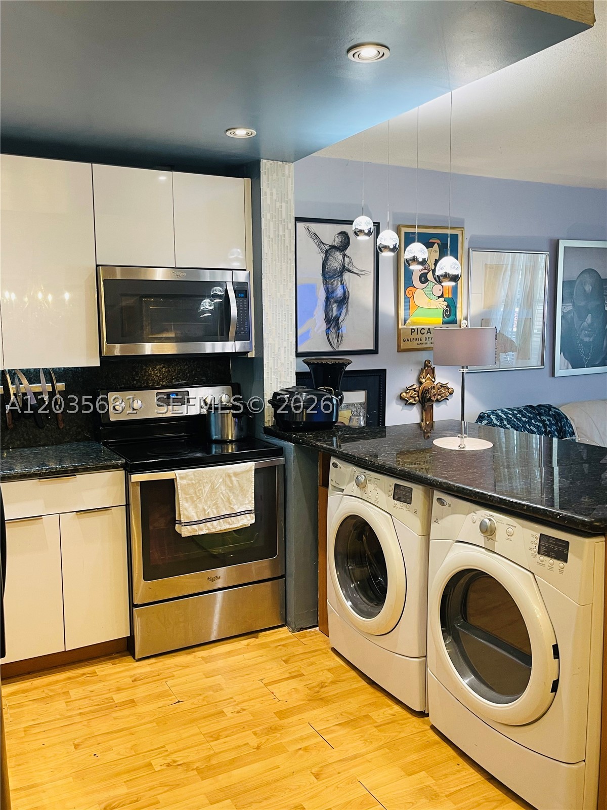NO BAY WHITE HOUSE NO 1 C - Residential