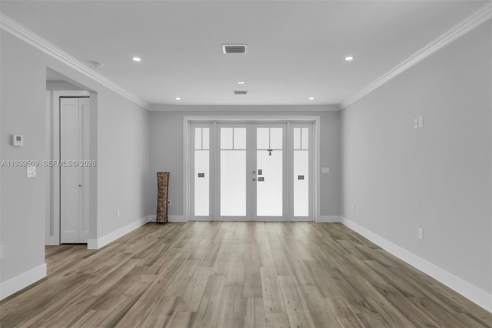 PARADISE POINT - Residential