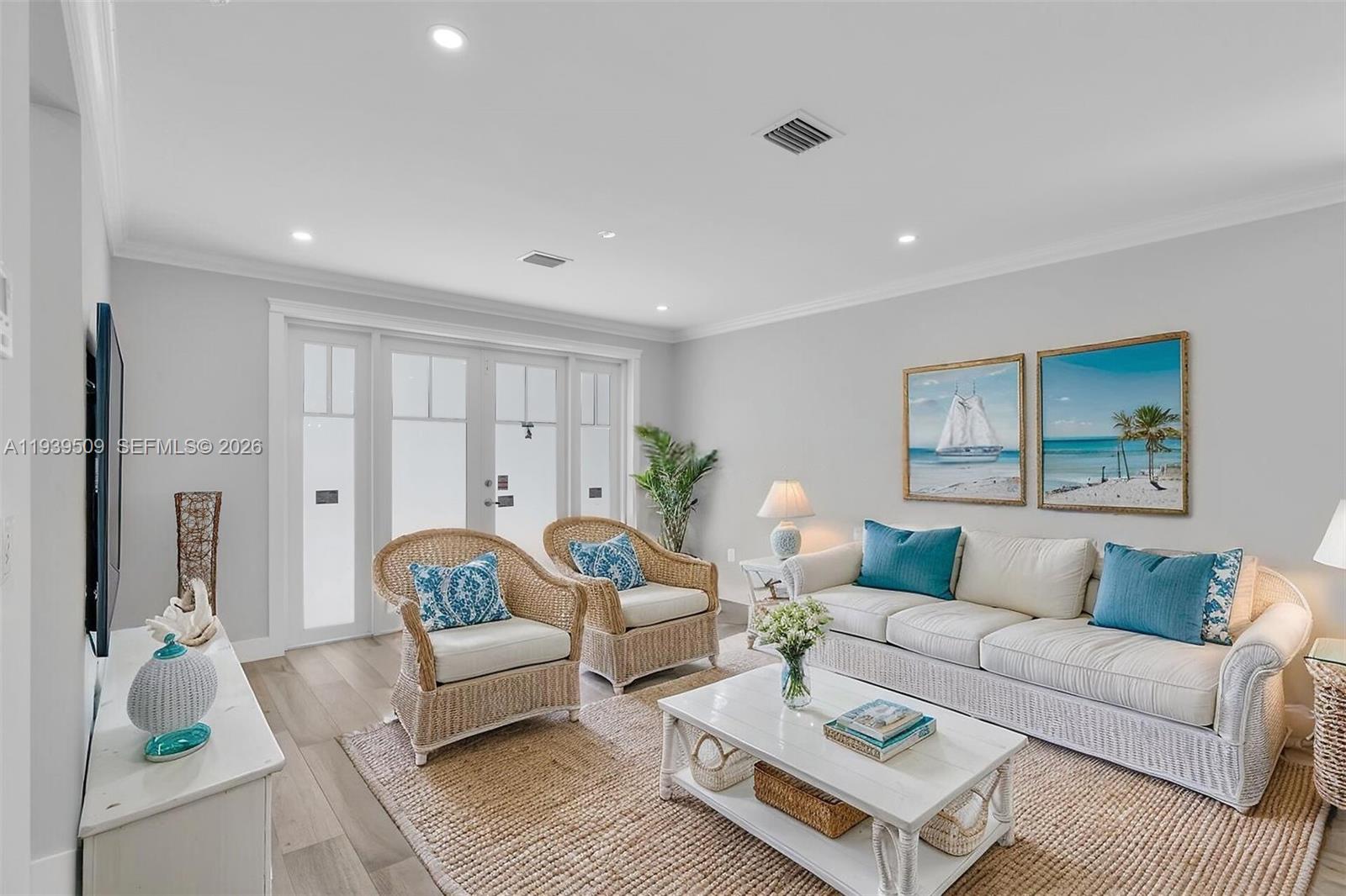 PARADISE POINT - Residential