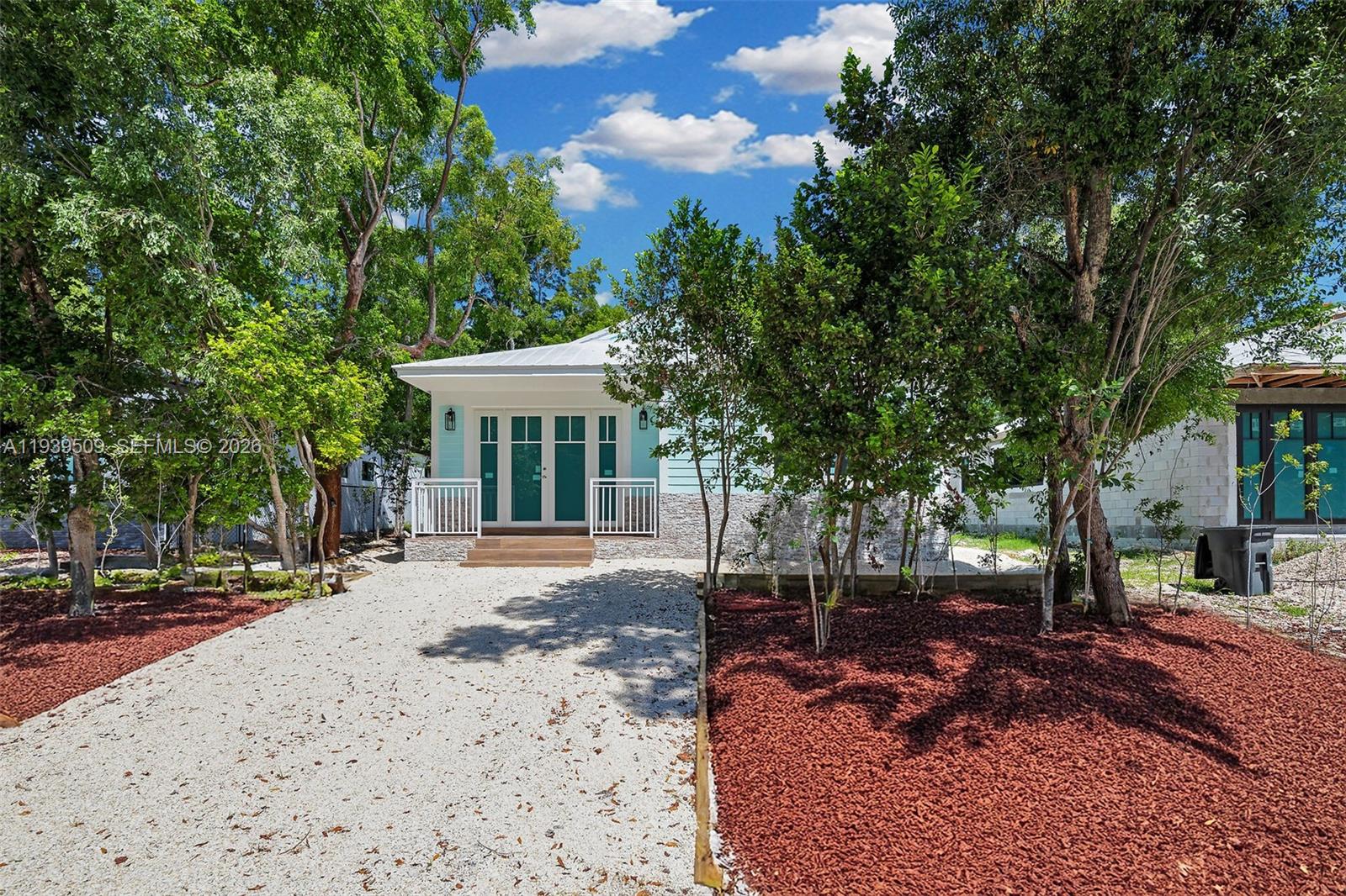 PARADISE POINT - Residential
