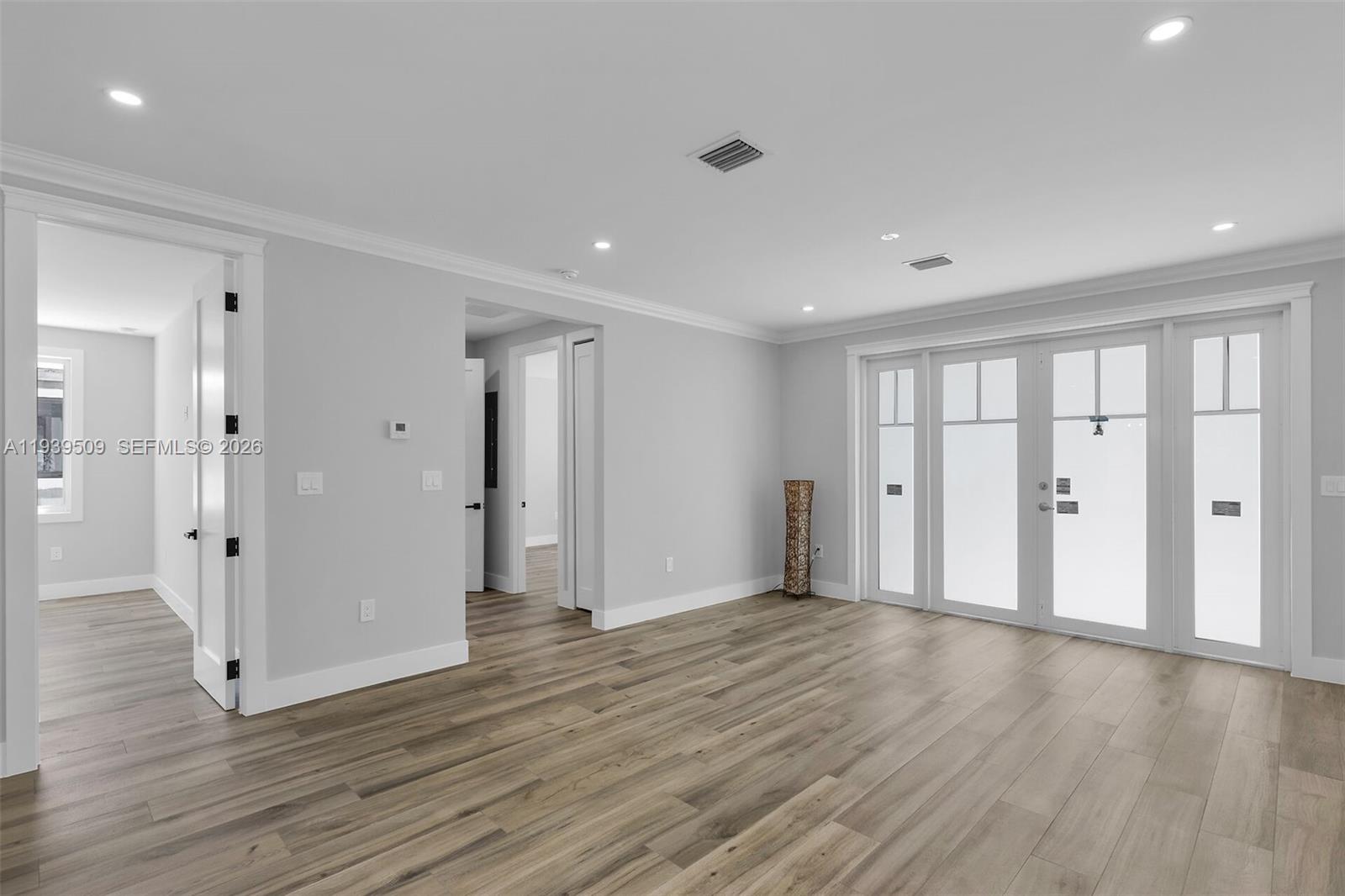 PARADISE POINT - Residential