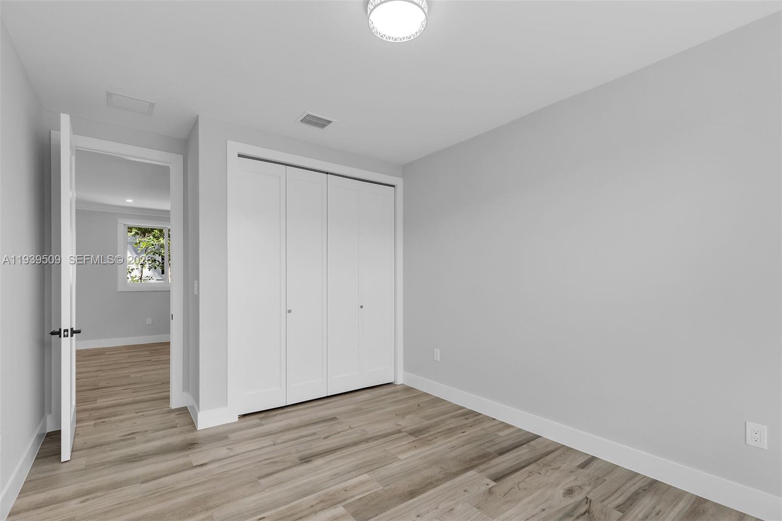 PARADISE POINT - Residential