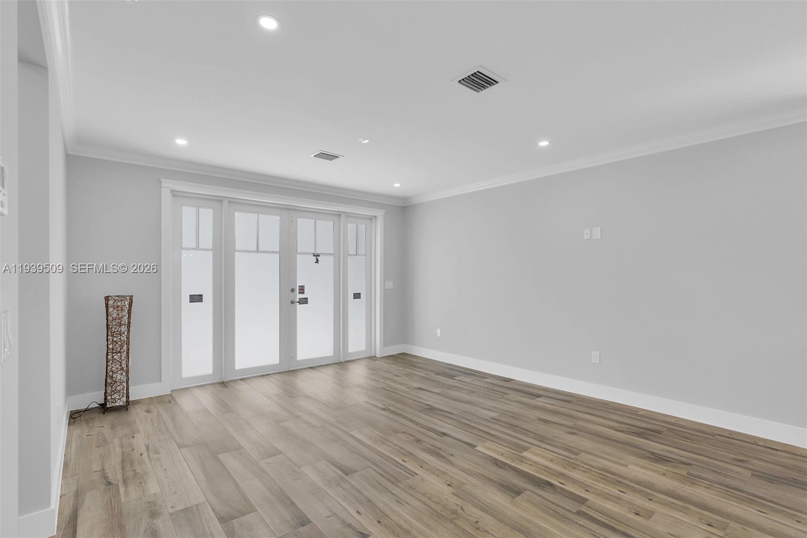 PARADISE POINT - Residential