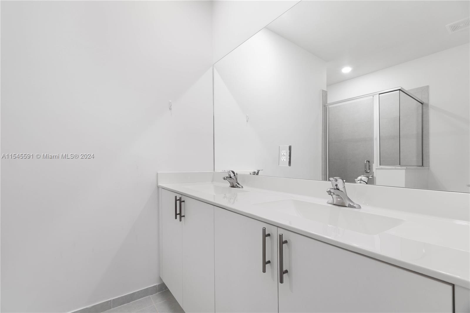 KEYS-GATE NO 1 - Residential Lease