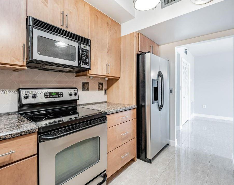 OWNER MOTIVATED!!!!  JUST REDUCED!!! RENOVATED 1 BEDROOM 1.5 BATH WITH GREAT SUNSETS AND WONDERFUL SKYLINE VIEWS. Updated Kraftmade Maple Kitchen cabinets, stainless steel appliances and granite countertops. Built in desk for home office in kitchen. Huge master ensuite with fully updated bathroom and walk-in closets. Beautiful ceramic tile floors throughout. Upgraded electrical panel. New A/C, newer Nest thermostat. recently painted. screened patio to enjoy outside view. HOPA verified. Maintenance includes 24/7 security, heated pool/hot tub, new tennis courts, extra storage, cable, water, trash removal, pest control and deeded parking space. Hillcrest is centrally located to shopping, restaurants, beaches, all major highways, Ft. Lauderdale Airport, Gulfstream Park Racing Casino, Hardrock Hotel and Casino and the Famous Hollywood Boardwalk.