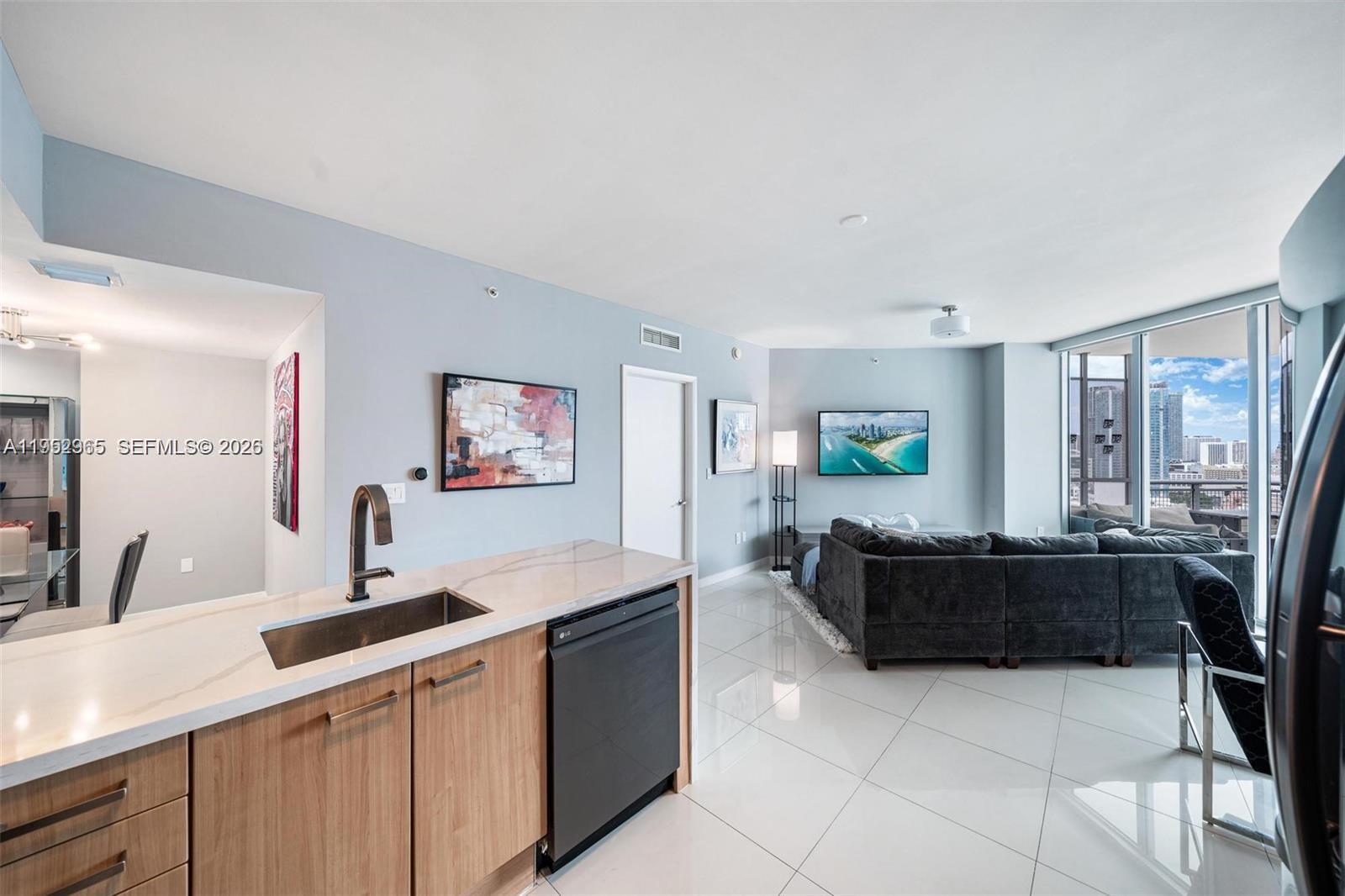 WIND CONDO - Residential