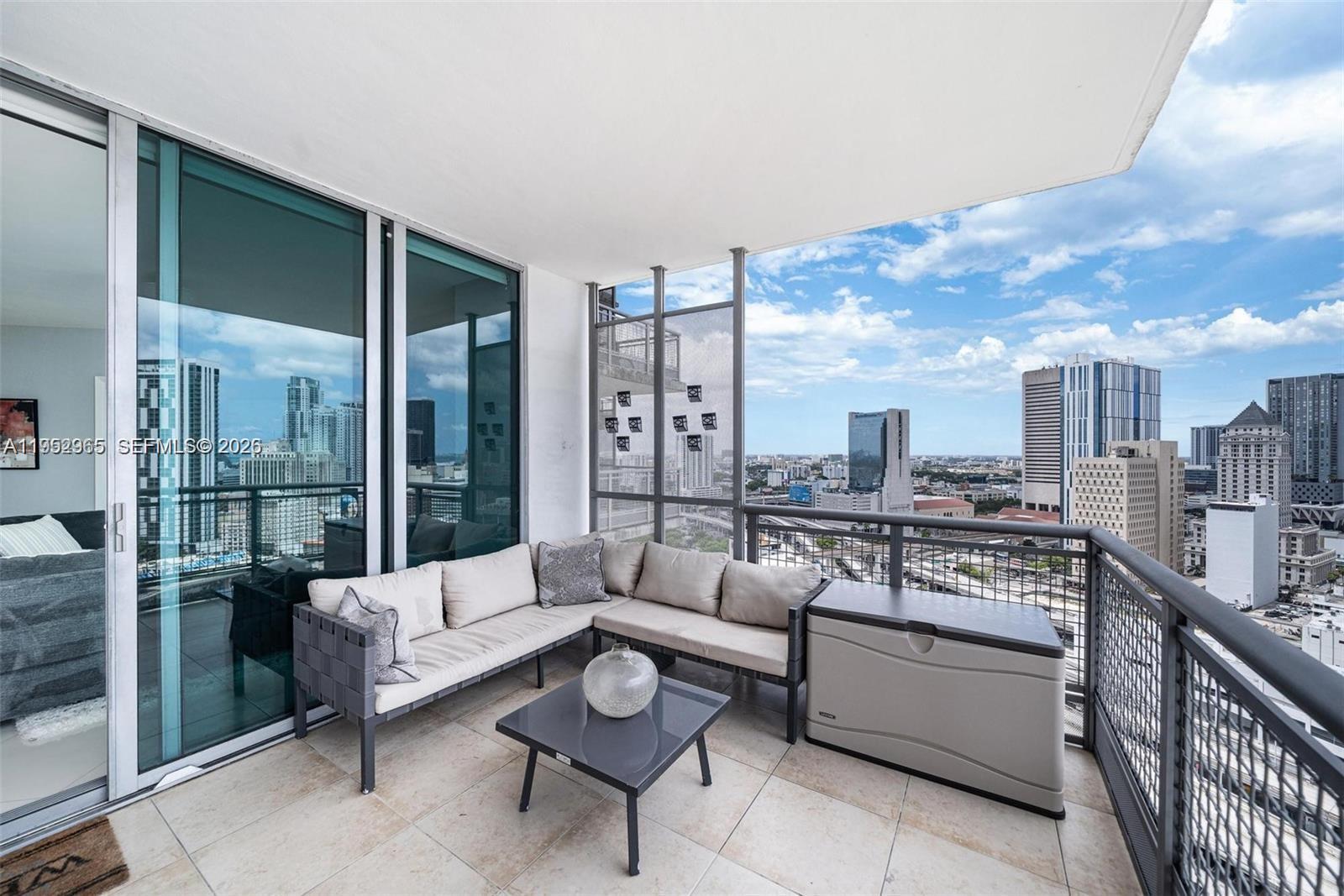 WIND CONDO - Residential